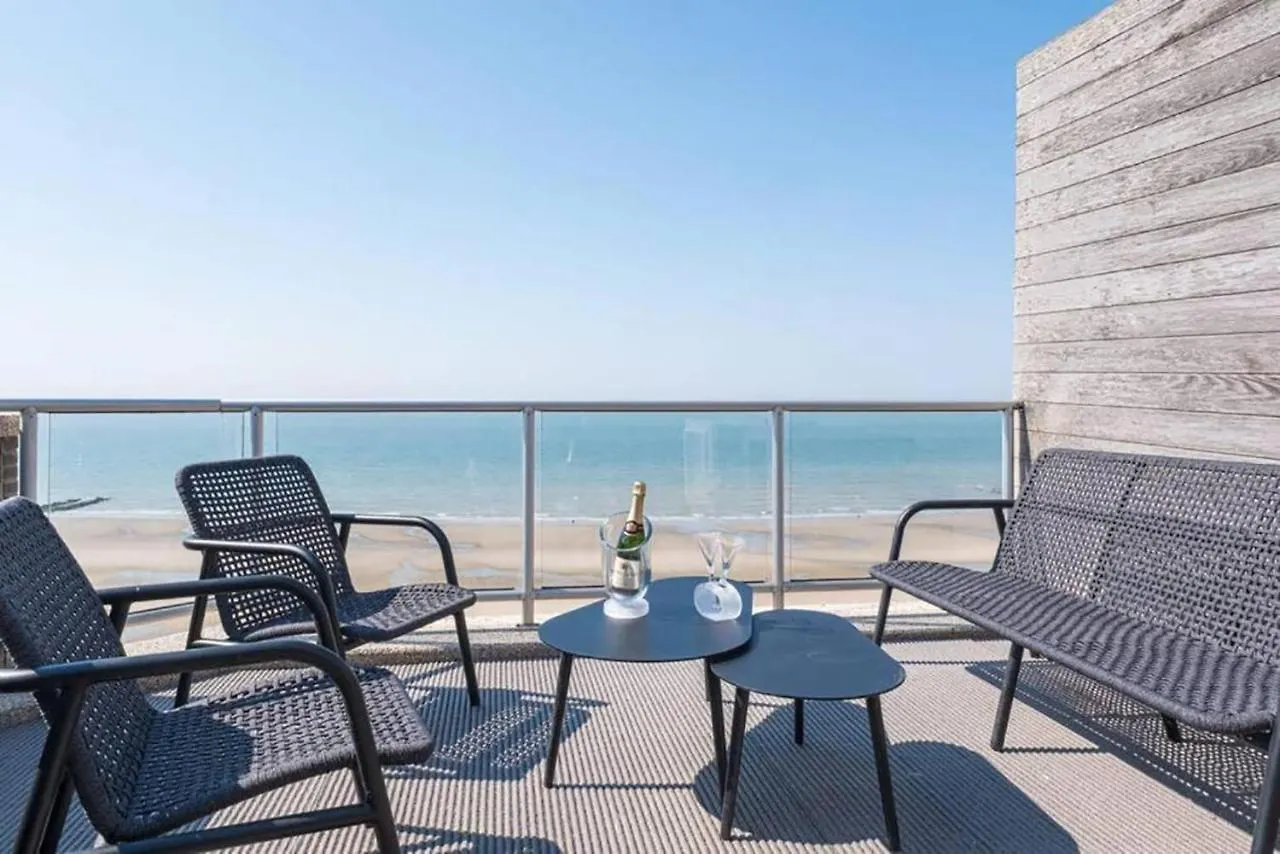 Fraval - Beachfront Apartment With Sea Views In Middelkerke