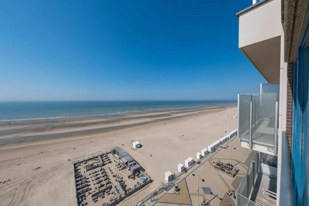 Fraval - Beachfront Apartment With Sea Views In Middelkerke